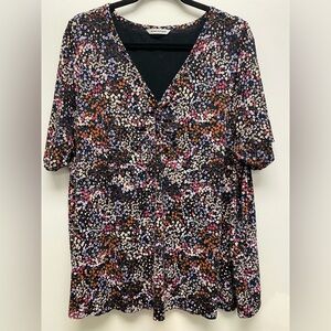 4 for $25 🌸 Penningtons Floral V-Neck Blouse 🌸- 2X